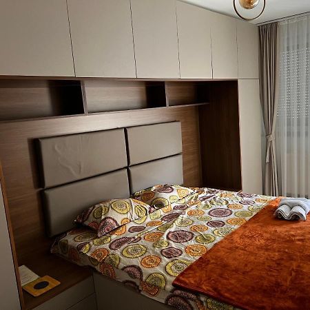 Elegant Apartment In City Centre プリシュティナ エクステリア 写真