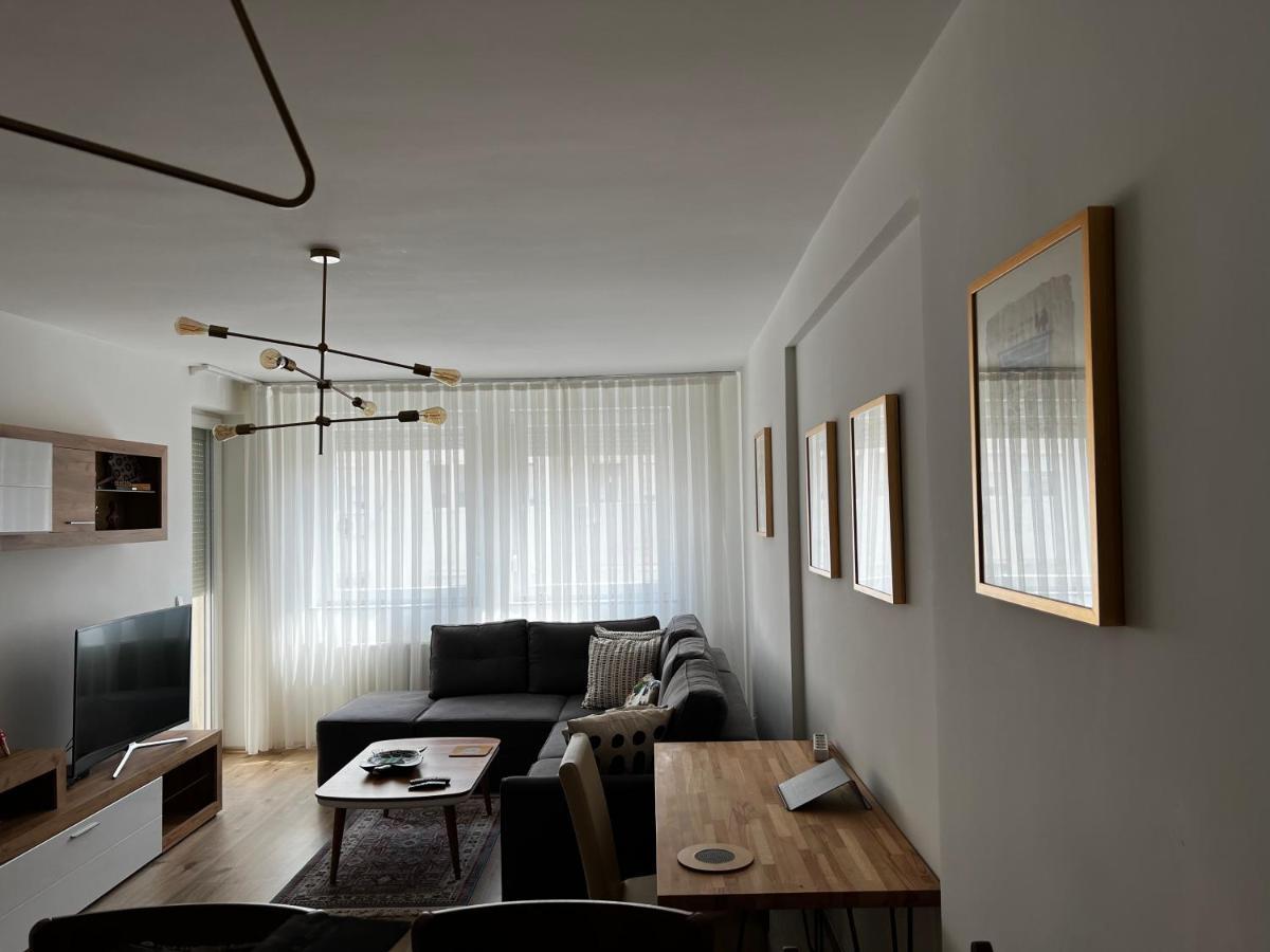 Elegant Apartment In City Centre プリシュティナ エクステリア 写真