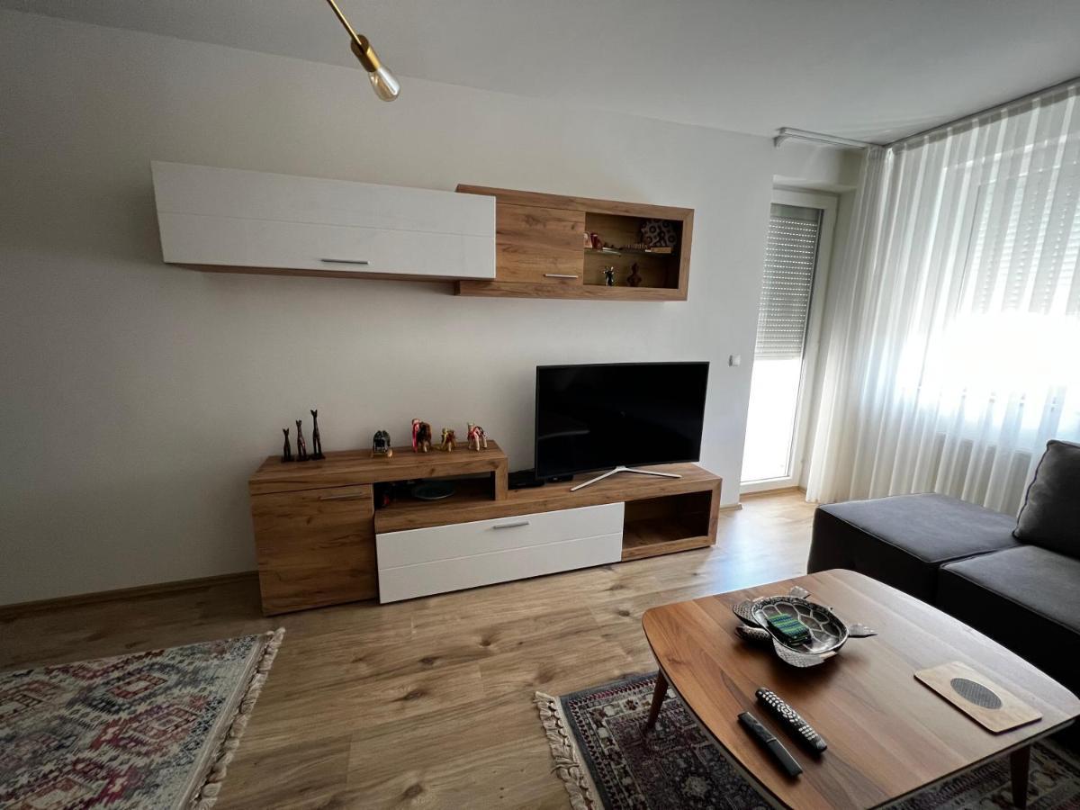 Elegant Apartment In City Centre プリシュティナ エクステリア 写真